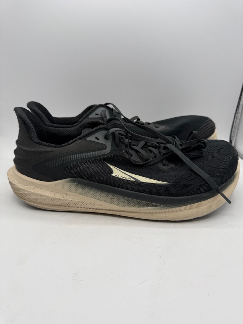 Altra Torin 8 men’s 11 Black Athletic Running Shoes with Cream S10